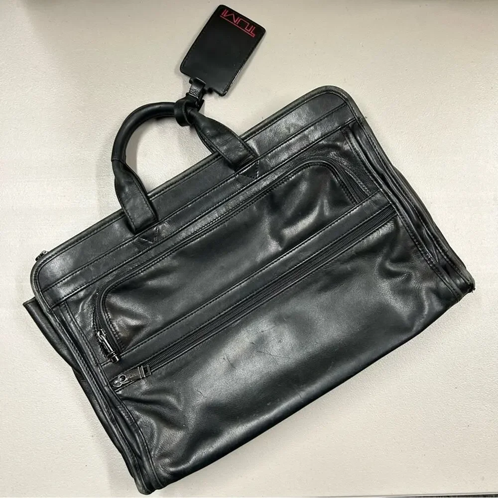 Tumi Black Leather Soft Briefcase Messenger Bag Zipper Closure Pockets